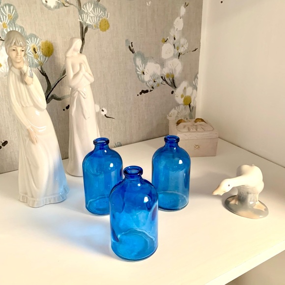 Three Wee Little Bottles - Picture 1 of 8